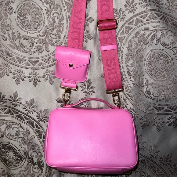 Louis Vuitton - Rose Utility Handbag/Crossbody - Picture 16 of 17